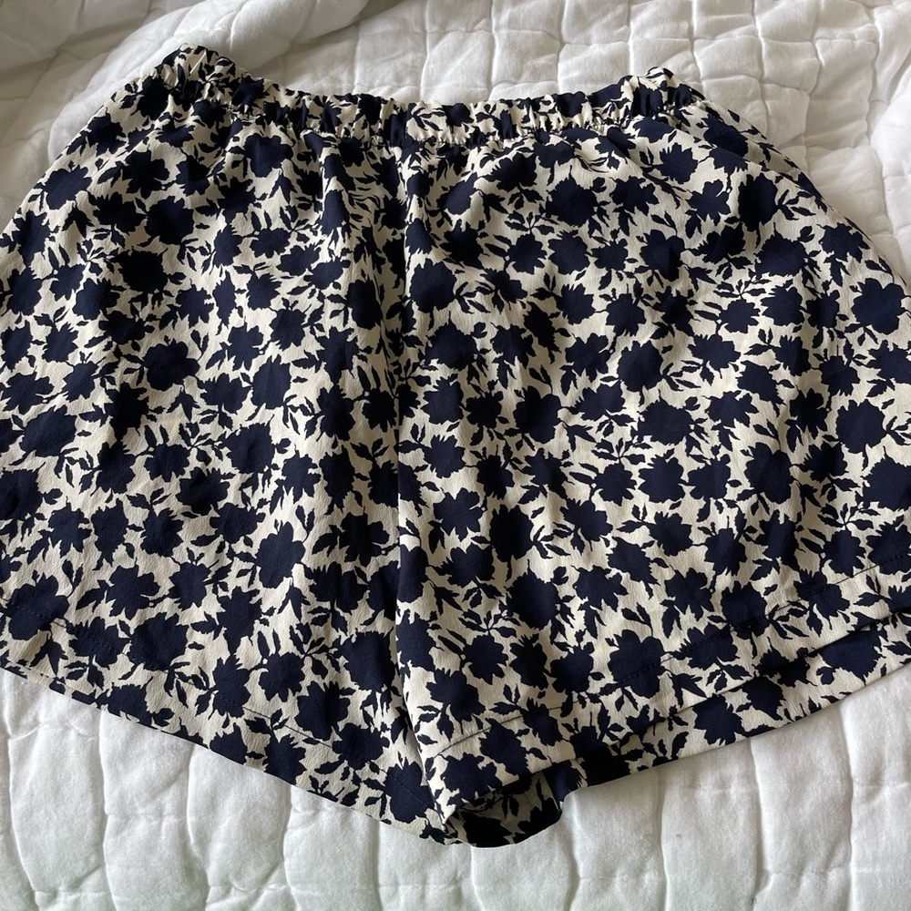 Floral blue shorts - Picture 3 of 3